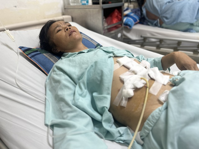 Hỗ trợ bệnh nhân Sùng Thanh Mỷ vượt khó khăn , hoàn cảnh đáng thương của người phụ nữ H ’ Mông - Ảnh 2. Hỗ trợ bệnh nhân Sùng Thanh Mỷ vượt khó khăn , hoàn cảnh đáng thương của người phụ nữ H ’ Mông - Ảnh 2.