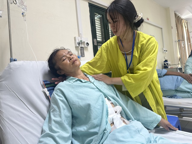 Hỗ trợ bệnh nhân Sùng Thanh Mỷ vượt khó khăn , hoàn cảnh đáng thương của người phụ nữ H ’ Mông - Ảnh 4. Hỗ trợ bệnh nhân Sùng Thanh Mỷ vượt khó khăn , hoàn cảnh đáng thương của người phụ nữ H ’ Mông - Ảnh 4.