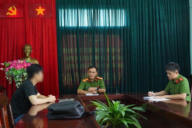 nam-sinh-dai-hoc-o-hue-bi-lua-gan-nua-ty-17574069138001530065030.jpg