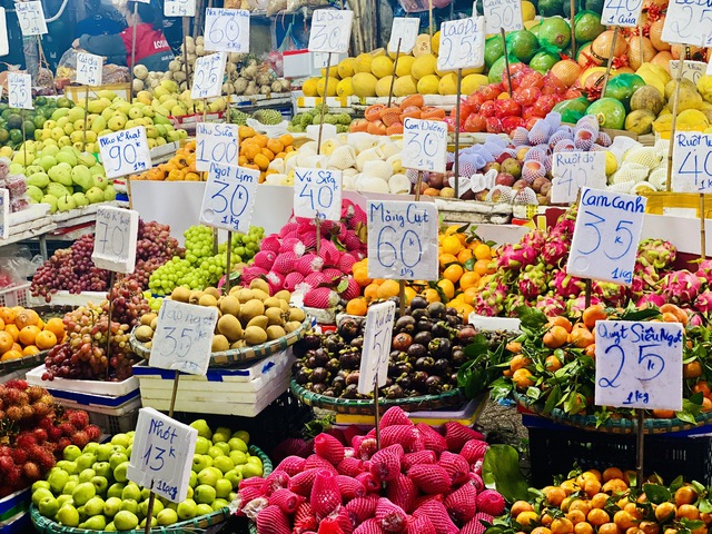 Một loại cam Trung Quốc đổ bộ chợ Việt gi&aacute; rẻ b&egrave;o, được người ti&ecirc;u d&ugrave;ng ưa chuộng hơn cả cam Việt - Ảnh 1.