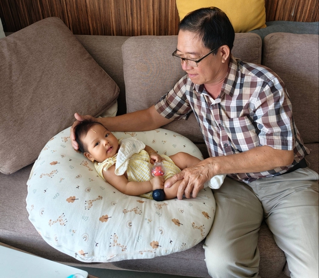 Bố chồng H'Hen Niê gây chú ý - Ảnh 2. Bố chồng H'Hen Niê gây chú ý - Ảnh 2.