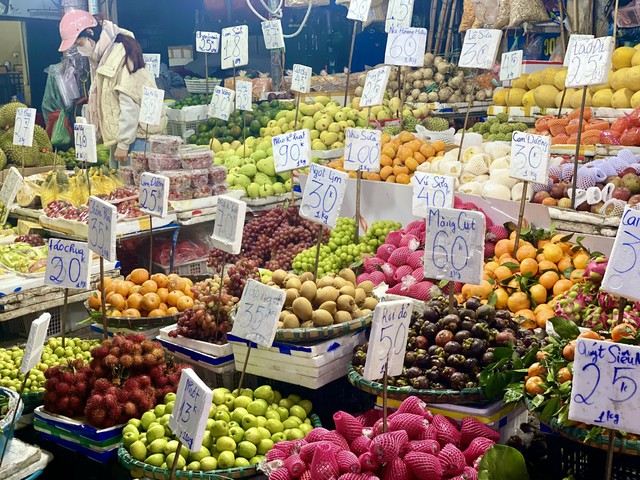 Tiểu thương “hé lộ” về nguồn gốc của một loại cam quen thuộc được người tiêu dùng Việt tiêu thụ mỗi ngày - Ảnh 1. Tiểu thương “hé lộ” về nguồn gốc của một loại cam quen thuộc được người tiêu dùng Việt tiêu thụ mỗi ngày - Ảnh 1.