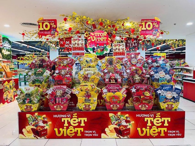 WinMart phục vụ hàng hóa giá cả bình ổn, đa dạng giỏ quà Tết và ưu đãi lớn trên toàn hệ thống - Ảnh 1. WinMart phục vụ hàng hóa giá cả bình ổn, đa dạng giỏ quà Tết và ưu đãi lớn trên toàn hệ thống - Ảnh 1.