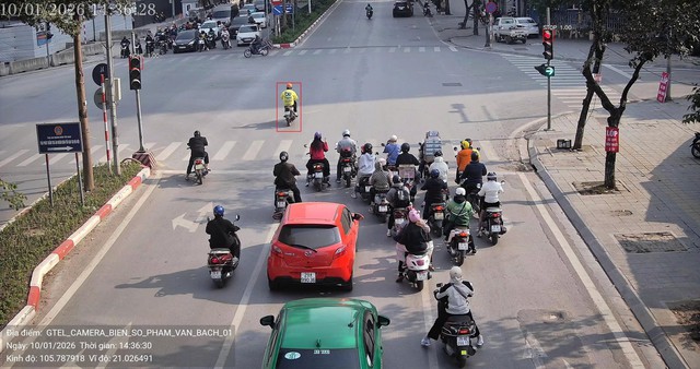 H&agrave; Nội: Danh s&aacute;ch 30 trường hợp vượt đ&egrave;n đỏ bị Camera AI 'bắt tại trận' ng&agrave;y 11/1 - Ảnh 1.