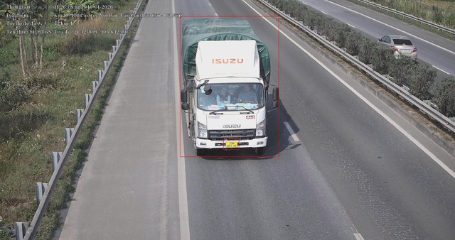 H&agrave; Nội: Danh s&aacute;ch 30 trường hợp vượt đ&egrave;n đỏ bị Camera AI 'bắt tại trận' ng&agrave;y 11/1 - Ảnh 2.