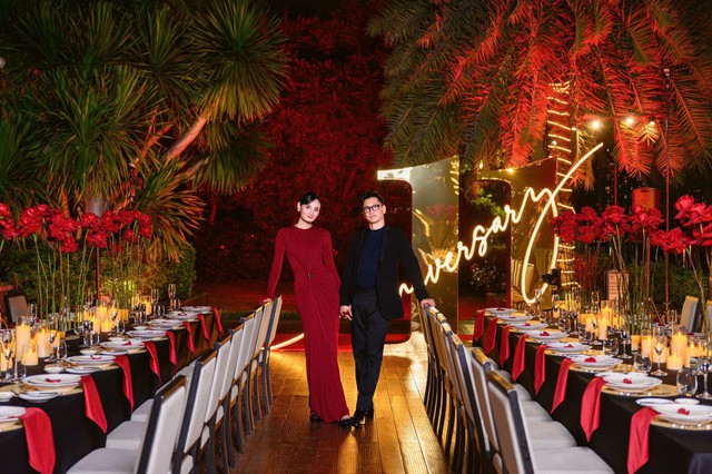 Vợ chồng Hồ Ngọc H&agrave; - Kim L&yacute; ch&uacute;c mừng 11 năm ng&agrave;y cưới của L&ecirc; Th&uacute;y - Ảnh 8.