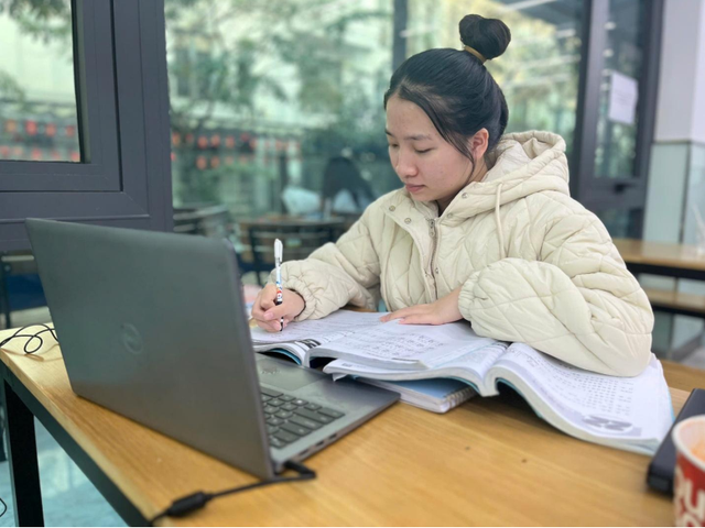 Sinh vi&ecirc;n &aacute;p dụng c&ocirc;ng nghệ AI trong gi&aacute;o dục v&agrave; những hệ lụy cần lưu &yacute; - Ảnh 2.