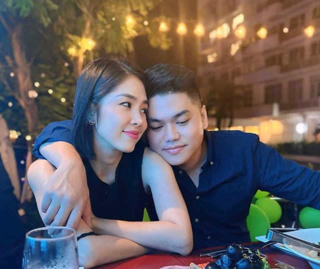 L&ecirc; Phương nhận giải thưởng Ng&ocirc;i sao xanh , chồng k&eacute;m tuổi Trung Ki&ecirc;n ch&uacute;c mừng - Ảnh 3.