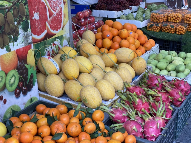 Tiết lộ của tiểu thương về nguồn gốc thực sự của loại qu&yacute;t sim gi&aacute; rẻ đang b&aacute;n đầy thị trường - Ảnh 1.