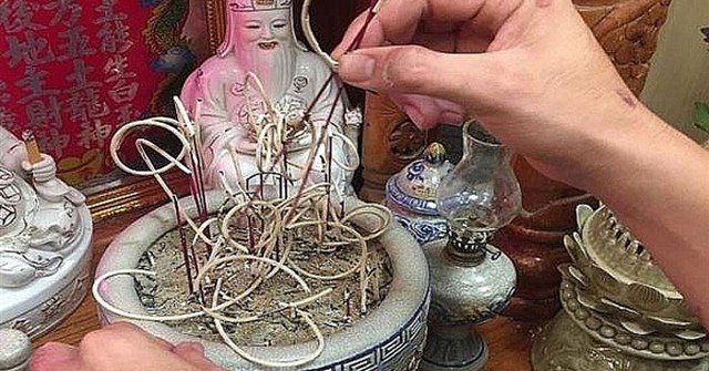 N&ecirc;n r&uacute;t ch&acirc;n nhang Thần t&agrave;i v&agrave;o ng&agrave;y n&agrave;o để mọi việc thuận lợi? - Ảnh 1.