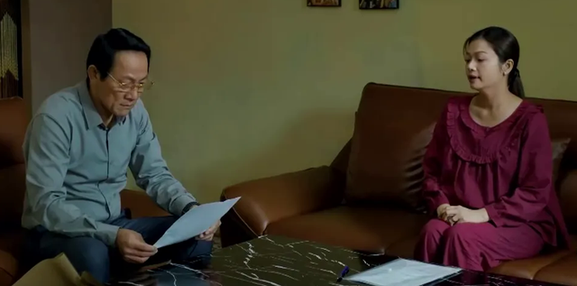 &Ocirc;ng Phi k&yacute; đơn ly h&ocirc;n Trong Gia đ&igrave;nh tr&aacute;i dấu , con g&aacute;i chăm s&oacute;c bố ốm kh&eacute;o l&eacute;o - Ảnh 1.