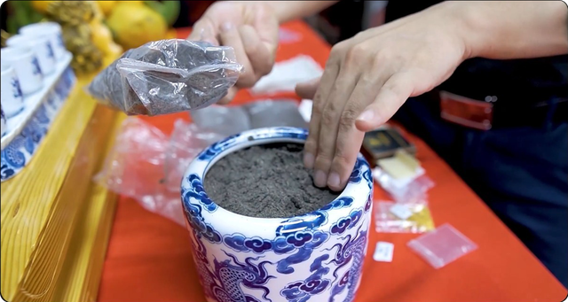 Gia chủ c&oacute; n&ecirc;n tự bốc b&aacute;t hương cuối năm để đ&oacute;n t&agrave;i lộc v&agrave; an l&agrave;nh? - Ảnh 2.