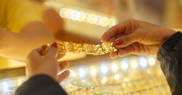 Gi&aacute; v&agrave;ng h&ocirc;m nay 18/1: V&agrave;ng SJC, v&agrave;ng nhẫn Bảo T&iacute;n Minh Ch&acirc;u, DOJI, Ph&uacute; Qu&yacute; đ&atilde; tăng đến mức n&agrave;o? - Ảnh 1.