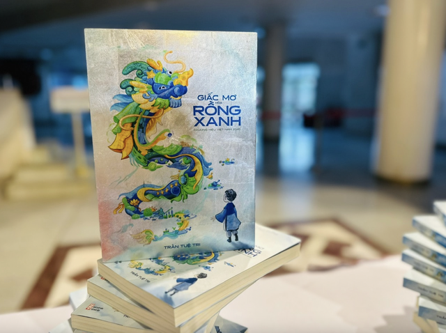 G&oacute;c nh&igrave;n độc đ&aacute;o của cậu b&eacute; 12 tuổi trong Giấc mơ h&oacute;a Rồng Xanh - Ảnh 1.