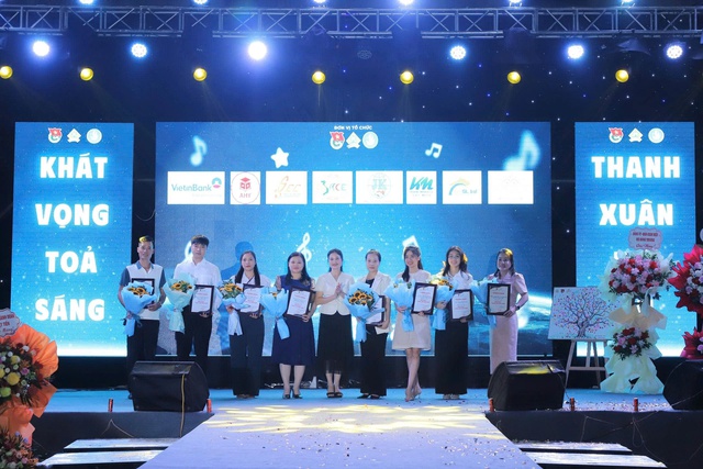 Anh ngữ SEC nh&igrave;n lại h&agrave;nh tr&igrave;nh năm 2025 - Dấu ấn qua từng sự ph&aacute;t triển - Ảnh 5.