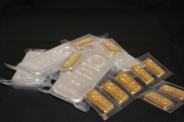 Năm B&iacute;nh Ngọ 2026 n&ecirc;n mua v&agrave;ng hay bạc t&iacute;ch lũy sẽ sinh lời cao hơn? - Ảnh 1.