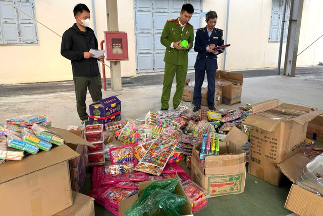 Ngăn chặn h&agrave;ng h&oacute;a kh&ocirc;ng nguồn gốc tại thanh h&oacute;a dịp Tết B&iacute;nh Ngọ - Ảnh 1.