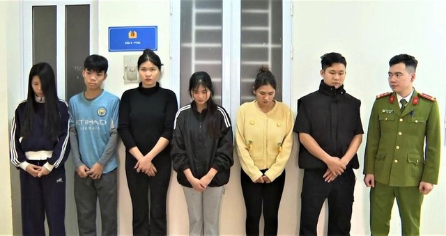 Dựng tr&ograve; c&agrave;o v&eacute; số tr&uacute;ng thưởng, chiếm đoạt 3 tỷ đồng - Ảnh 2.