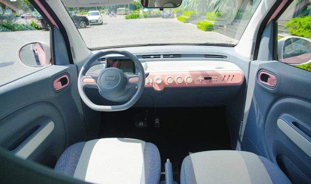 Trải nghiệm &ocirc; t&ocirc; gi&aacute; 199 triệu đồng b&aacute;n ở Việt Nam Thiết kế mềm mại, hỗ trợ l&aacute;i đ&ocirc; thị, nội thất tiện nghi, đi xa 170km/1 lần sạc, rẻ hơn Kia Morning, Hyundai Grand i10, chỉ như Honda SH - Ảnh 3.