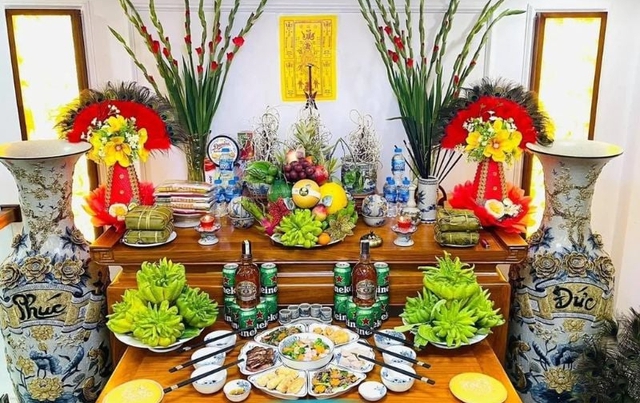 L&agrave;m vỡ lọ hoa tr&ecirc;n b&agrave;n thờ l&agrave; điềm g&igrave;? - Ảnh 1.