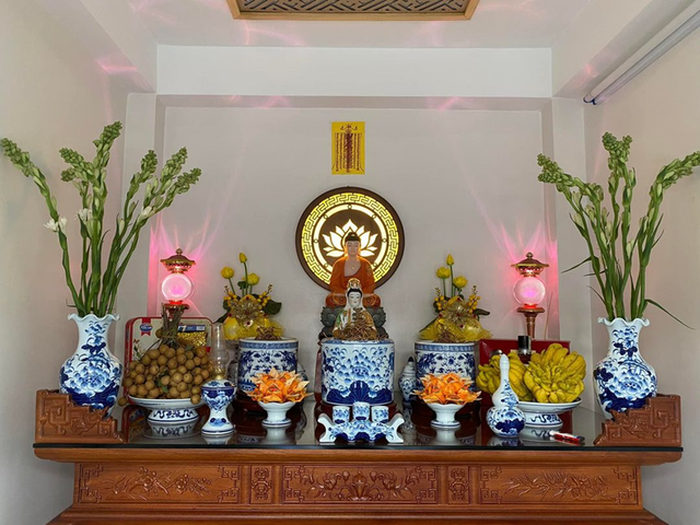 L&agrave;m vỡ lọ hoa tr&ecirc;n b&agrave;n thờ l&agrave; điềm g&igrave;? - Ảnh 3.