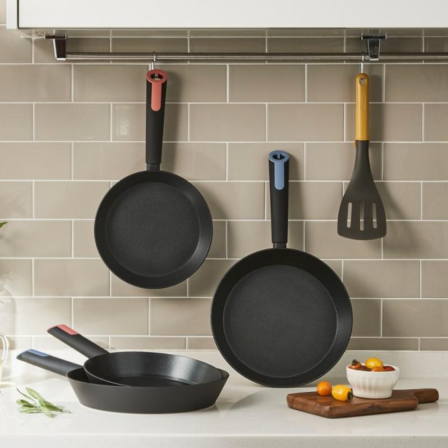 Loại dụng cụ nấu ăn độc hại trong gian bếp nh&agrave; bạn - Ảnh 1.