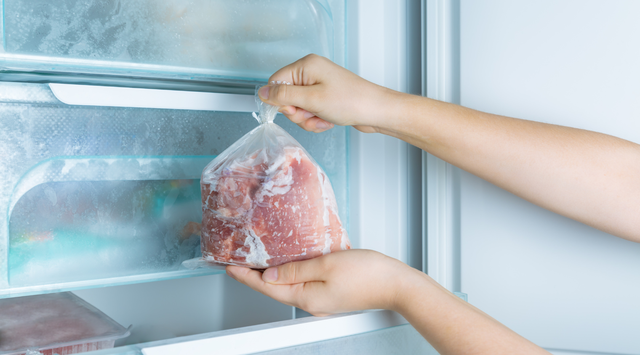 Có nên rửa thịt trước khi cho vào tủ lạnh không? - Ảnh 4. Có nên rửa thịt trước khi cho vào tủ lạnh không? - Ảnh 4.