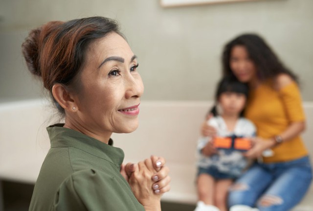 Mẹ chồng cấm con d&acirc;u về nh&agrave; ngoại ăn Tết, con trai n&oacute;i một c&acirc;u khiến b&agrave; cứng họng - Ảnh 1.