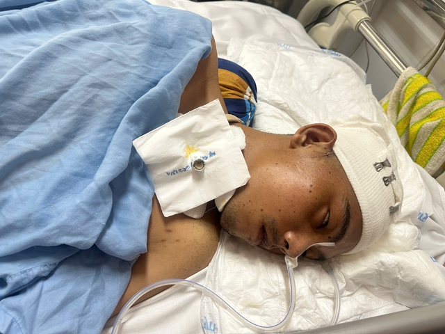 MS 1061: Người đ&agrave;n &ocirc;ng nằm bất động giữa ng&agrave;y cận Tết v&agrave; 3 đứa trẻ ng&oacute;ng bố trở về - Ảnh 1.