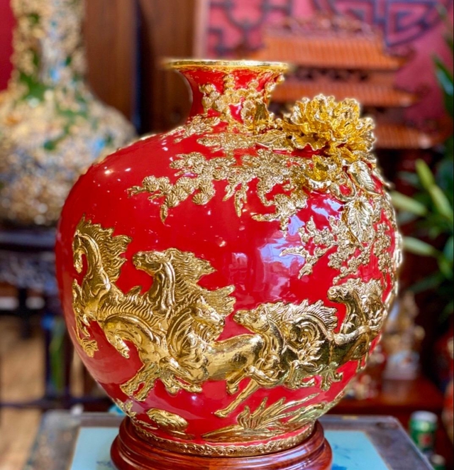 B&igrave;nh h&uacute;t t&agrave;i lộc mạ v&agrave;ng đắp nổi &ndash; qu&agrave; biếu tặng sang trọng đẳng cấp - Ảnh 2.