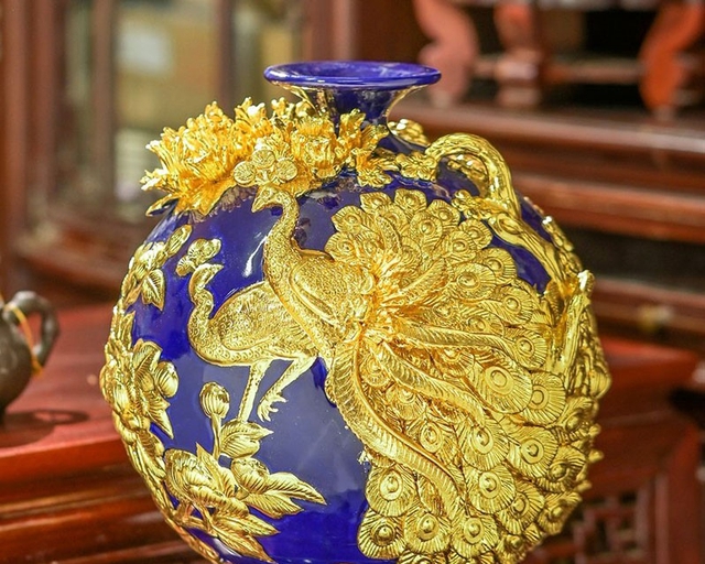 B&igrave;nh h&uacute;t t&agrave;i lộc mạ v&agrave;ng đắp nổi &ndash; qu&agrave; biếu tặng sang trọng đẳng cấp - Ảnh 3.