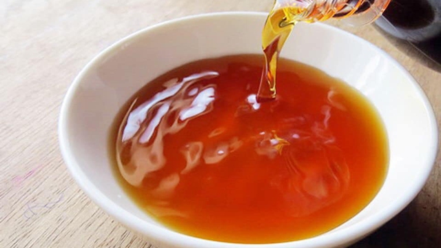 B&iacute; quyết chọn nước mắm nguy&ecirc;n chất truyền thống thơm ngon, an to&agrave;n ăn Tết - Ảnh 2.