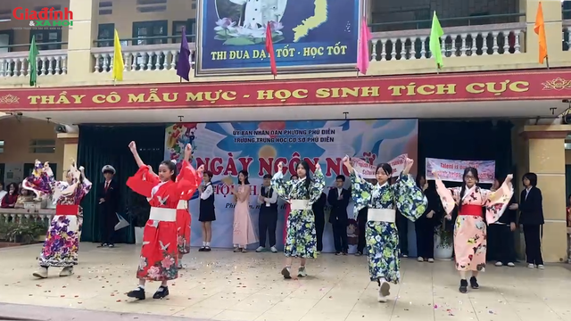 S&ocirc;i nổi Ng&agrave;y hội Ng&ocirc;n ngữ tại Trường THCS Ph&uacute; Diễn: Nơi chắp c&aacute;nh đam m&ecirc; hội nhập cho học sinh - Ảnh 2.