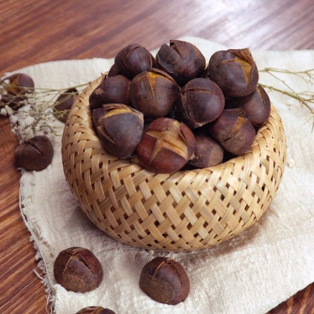 Hạt dẻ được v&iacute; 'vua của c&aacute;c loại hạt', nhiều dưỡng chất nhưng 3 nh&oacute;m người n&agrave;y cần hạn chế ăn - Ảnh 5.