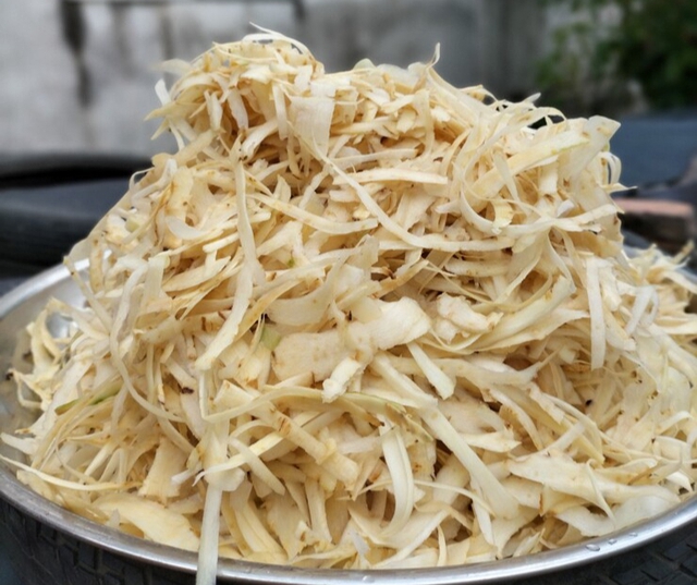 Rễ đinh lăng - nhân sâm của người nghèo , món mứt Tết bổ dưỡng và lạ miệng - Ảnh 4. Rễ đinh lăng - nhân sâm của người nghèo , món mứt Tết bổ dưỡng và lạ miệng - Ảnh 4.