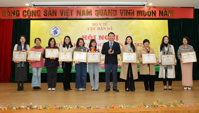 C&ocirc;ng t&aacute;c d&acirc;n số năm 2025: Dấu mốc 'về đ&iacute;ch' quan trọng, tạo nền tảng cho giai đoạn mới - Ảnh 8.