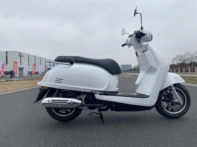 Xe ga 150cc giá 56 triệu đồng - lựa chọn hoàn hảo cho người yêu thích Phong cách Retro - Ảnh 3. Xe ga 150cc giá 56 triệu đồng - lựa chọn hoàn hảo cho người yêu thích Phong cách Retro - Ảnh 3.