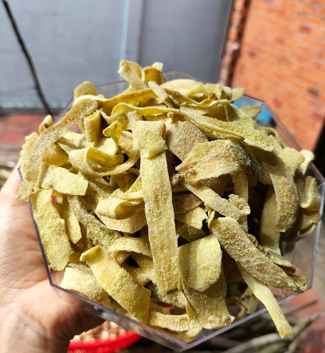 Rễ đinh lăng - nhân sâm của người nghèo , món mứt Tết bổ dưỡng và lạ miệng - Ảnh 5. Rễ đinh lăng - nhân sâm của người nghèo , món mứt Tết bổ dưỡng và lạ miệng - Ảnh 5.