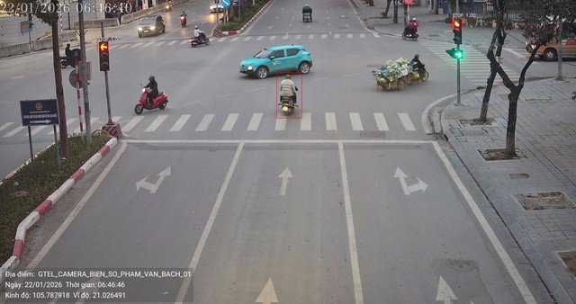Hà Nội ghi nhận 23 trường hợp vượt đèn đỏ Trong 24 giờ nhờ Camera AI - Ảnh 1. Hà Nội ghi nhận 23 trường hợp vượt đèn đỏ Trong 24 giờ nhờ Camera AI - Ảnh 1.