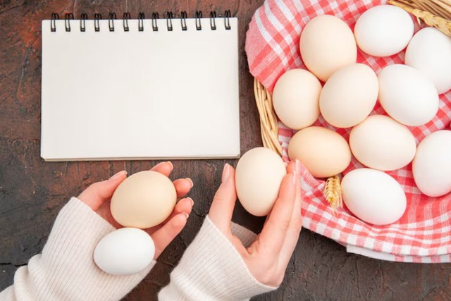 Mẹ chồng cho giỏ trứng ngày Tết: Con dâu bật khóc khi phát hiện sự thật bên trong - Ảnh 1. Mẹ chồng cho giỏ trứng ngày Tết: Con dâu bật khóc khi phát hiện sự thật bên trong - Ảnh 1.