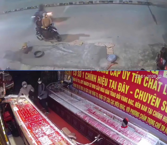 Hai đối tượng cướp tiệm v&agrave;ng tại Ninh B&igrave;nh: Clip g&acirc;y chấn động mạng x&atilde; hội - Ảnh 1.