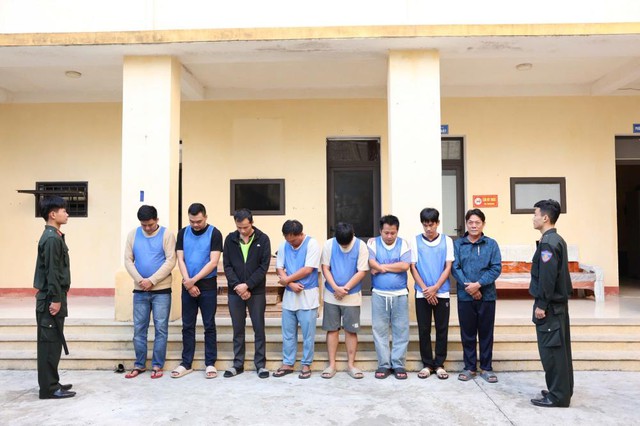 Bóc gỡ đường dây cá độ bóng đá 'khủng' - Ảnh 1. Bóc gỡ đường dây cá độ bóng đá 'khủng' - Ảnh 1.