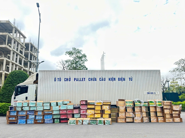 Ph&aacute;t hiện l&ocirc; h&agrave;ng lậu hơn 6 tỷ đồng tr&ecirc;n chiếc xe lạng l&aacute;ch bỏ chạy khi gặp c&ocirc;ng an - Ảnh 1.