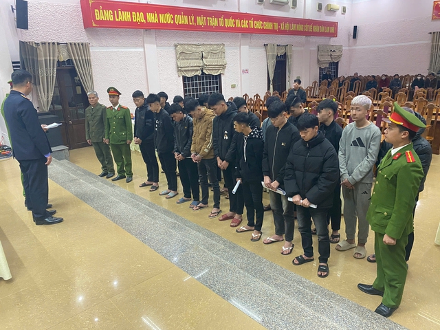 Khởi tố 9 đối tượng d&ugrave;ng dao, b&uacute;a hỗn chiến trong đ&ecirc;m - Ảnh 1.