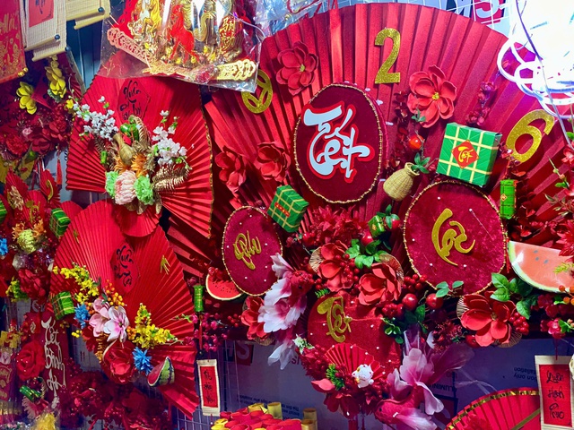 Những mặt h&agrave;ng trang tr&iacute; Tết 2026 n&agrave;o đang được người ti&ecirc;u d&ugrave;ng ưu ti&ecirc;n lựa chọn? - Ảnh 2.