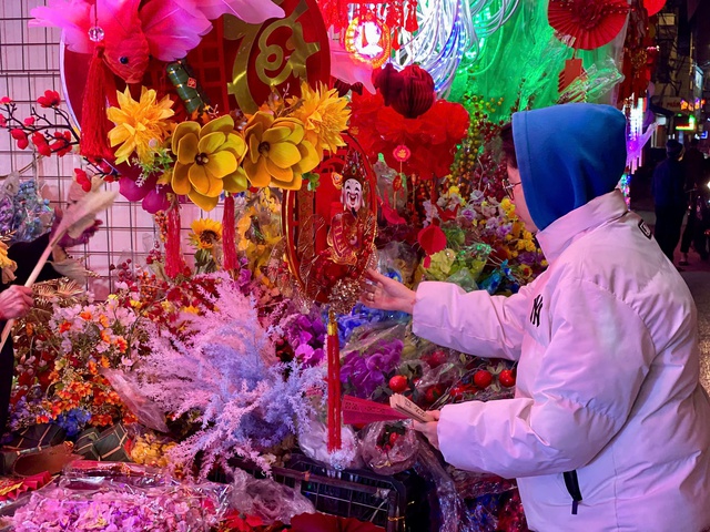 Những mặt h&agrave;ng trang tr&iacute; Tết 2026 n&agrave;o đang được người ti&ecirc;u d&ugrave;ng ưu ti&ecirc;n lựa chọn? - Ảnh 4.