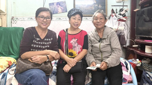 Nữ nghệ sĩ cải lương xế chiều lượm ve chai và ơn nghĩa với Quý Bình - Ảnh 5. Nữ nghệ sĩ cải lương xế chiều lượm ve chai và ơn nghĩa với Quý Bình - Ảnh 5.