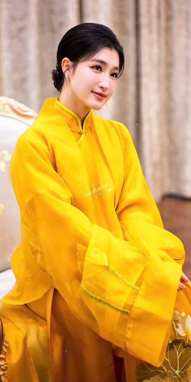 Á hậu Phương Nhi gây ấn tượng đặc biệt trong mắt 'bà trùm' Hoa hậu Việt Nam ra sao? - Ảnh 2. Á hậu Phương Nhi gây ấn tượng đặc biệt trong mắt 'bà trùm' Hoa hậu Việt Nam ra sao? - Ảnh 2.