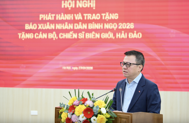 40.000 tờ báo Xuân gửi tặng cán bộ, chiến sĩ biên giới và hải đảo - Ảnh 1. 40.000 tờ báo Xuân gửi tặng cán bộ, chiến sĩ biên giới và hải đảo - Ảnh 1.