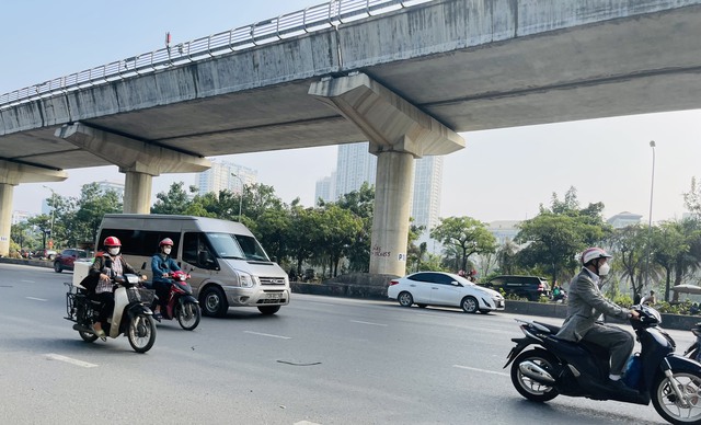 Hà Nội và miền Bắc nắng nóng mạnh trong 2 ngày, sau có sự thay đổi hình thái thời tiết vào cuối tuần - Ảnh 2. Hà Nội và miền Bắc nắng nóng mạnh trong 2 ngày, sau có sự thay đổi hình thái thời tiết vào cuối tuần - Ảnh 2.